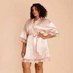 Claudine Lace Robe - Pale Blush 15 Claudine Lace Robe - Pale Blush -Elegance Bridal Store BIRDY GREY CLAUDINE SATIN LACE PLUS SIZE BRIDESMAID ROBE PALE BLUSH 02